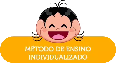 Magali sorrindo sobre a faixa laranja método de ensino individualizado