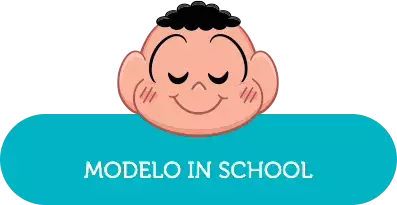 Cascão sorrindo sobre a faixa azul modelo in school