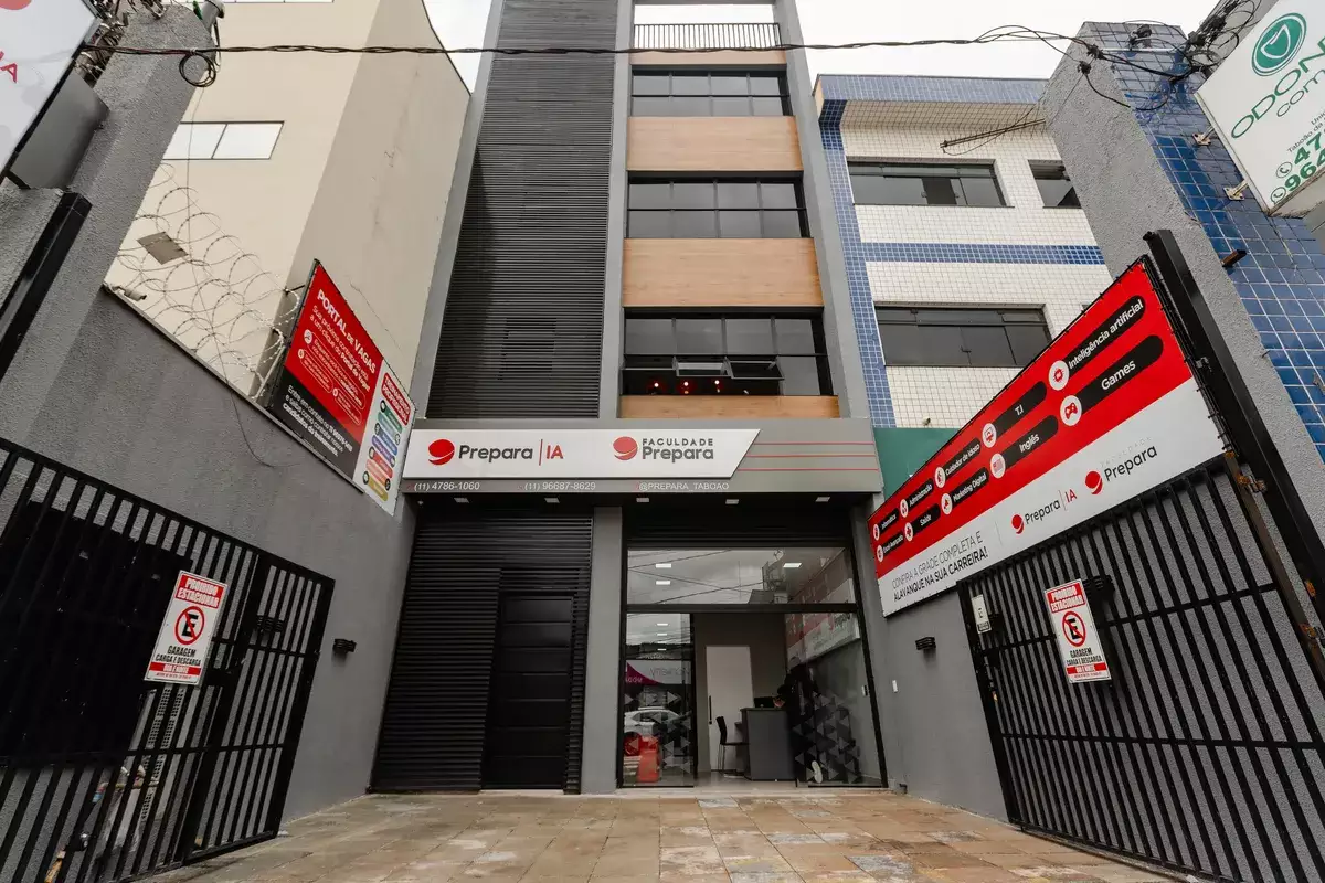 Fachada de unidade Prepara IA com totem